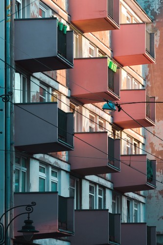 Wrocław - Balkony przy ul. Szewskiej. Fotografia architektury: Mateusz Gzik, plakat do mieszkania.​