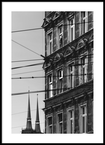 Wrocław - kamienica z Katedrą w tle. Fotografia czarno-biała. 