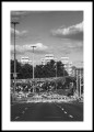 Wrocław, plac Społeczny.  Wyburzanie estakady. Fotografia czarno-biała. 
