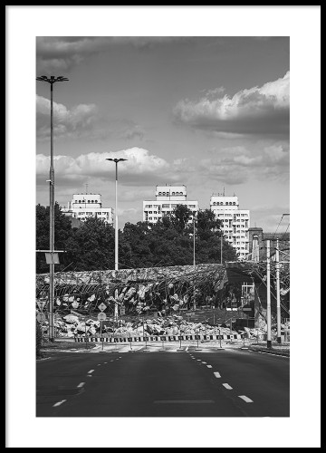 Wrocław, plac Społeczny.  Wyburzanie estakady. Fotografia czarno-biała. 