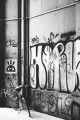 Street photo - graffiti i rower. Fotografia, plakat do mieszkania. 