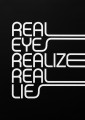 Plakat typograficzny 'Real Eyes Realize Real Lies'